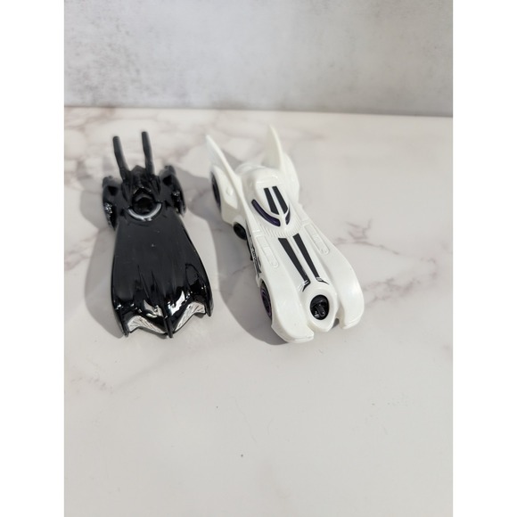 HOT WHEELS BATMOBILES LOT OF 6 LOOSE NEAR MINT - Picture 2 of 15